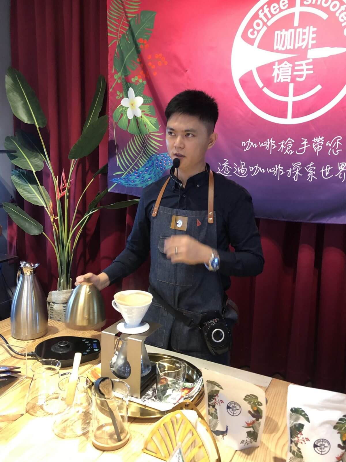 咖啡槍手-黃老師-2.png
